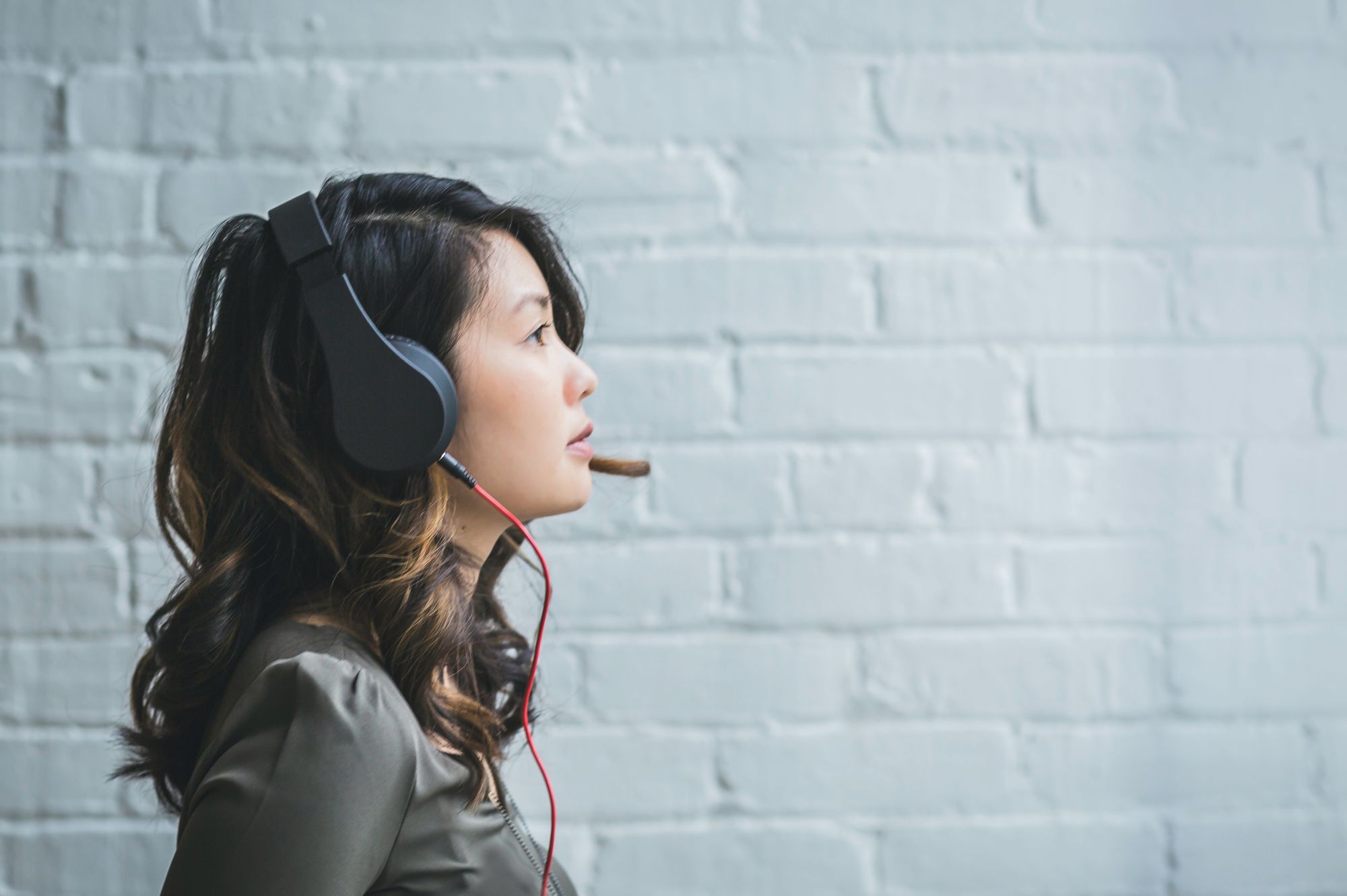 Lady listening to headphones to learn a language