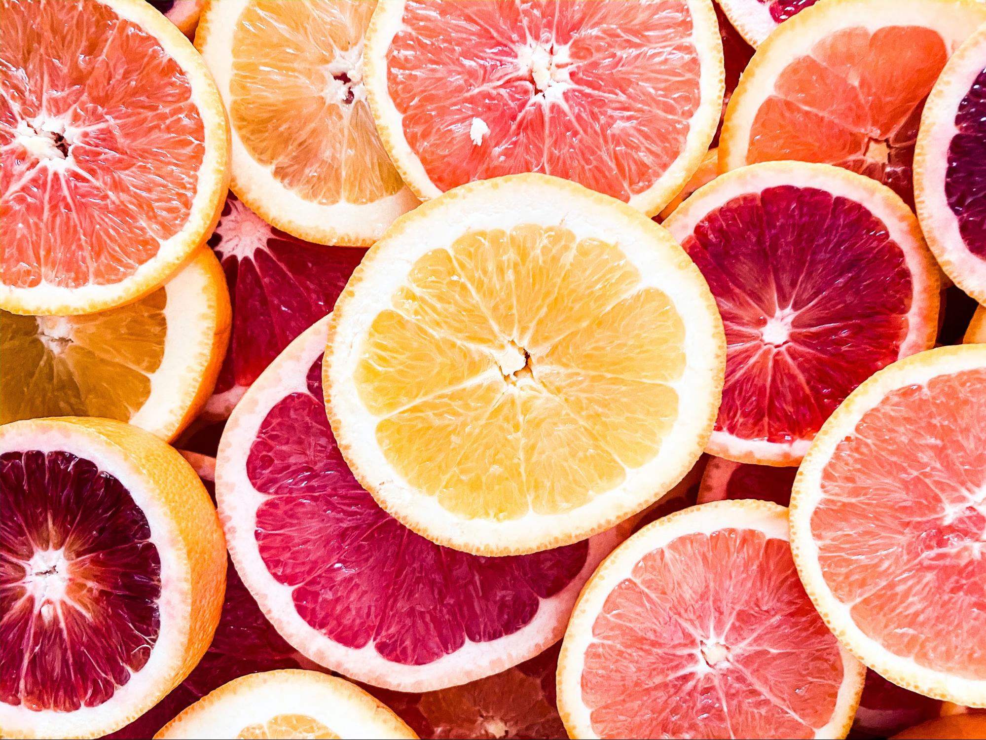 Slices of oranges and grapefruit